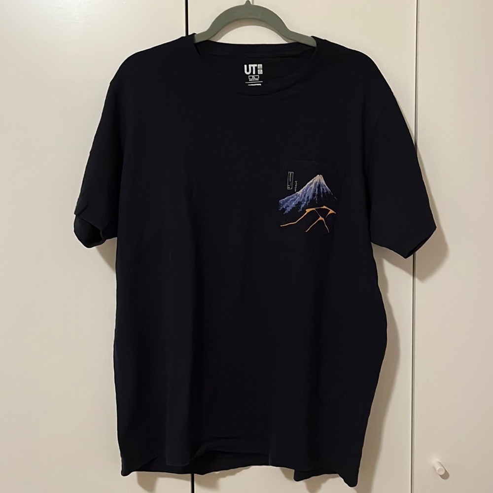 Uniqlo x Hokusai Blue tee
